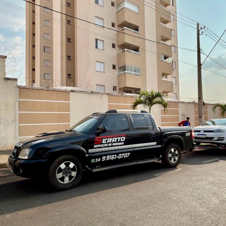 Auto socorro emergencial da Serato Guincho na rodovia em Uberlândia